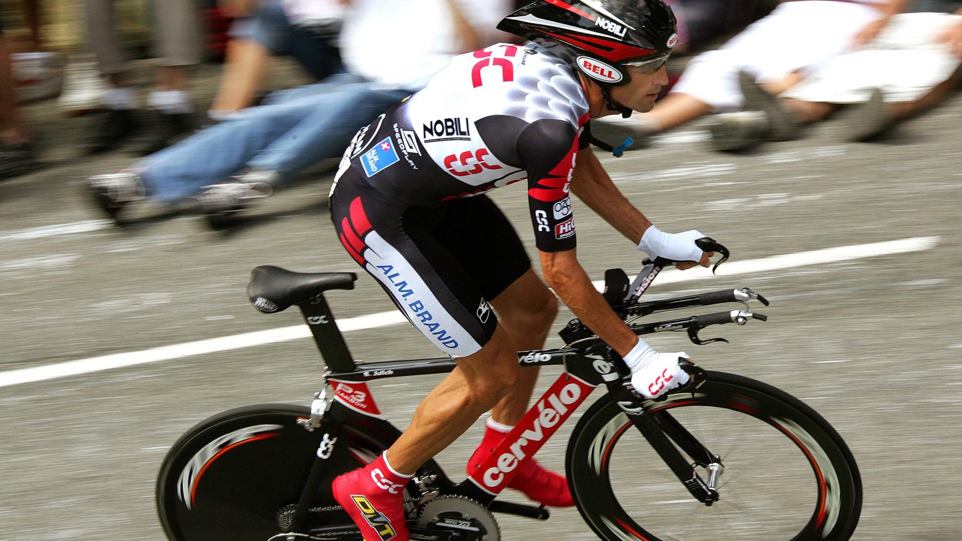 潘展乐亚运夺金创纪录，中国游泳新星闪耀国际舞台