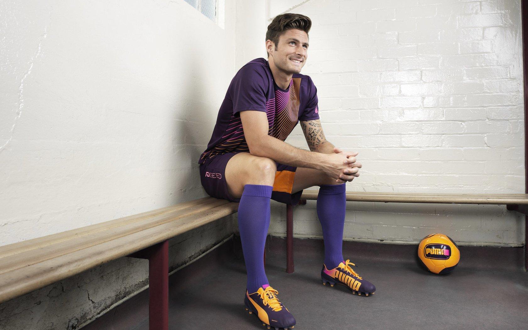 中国冰雪运动蓬勃发展，年轻选手国际赛场崭露头角