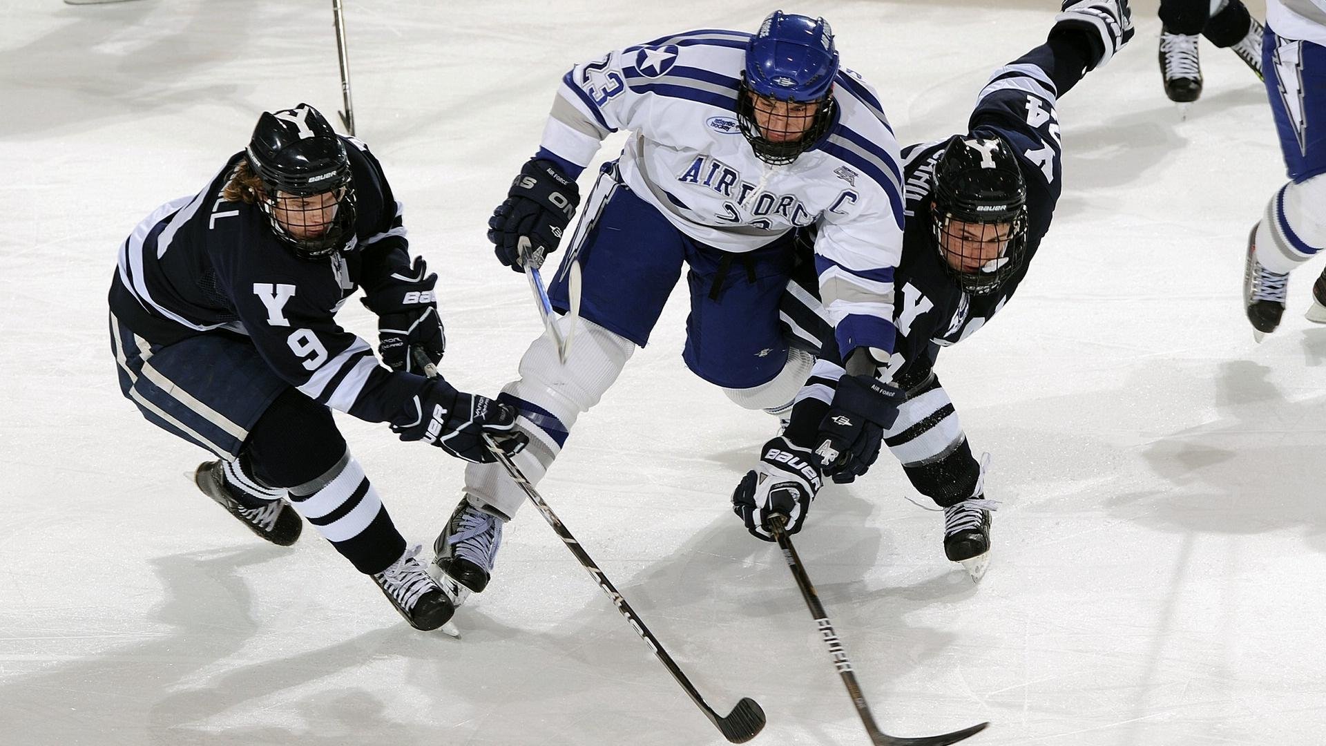 冰球联赛激战正酣,豪门对决引爆球迷热情